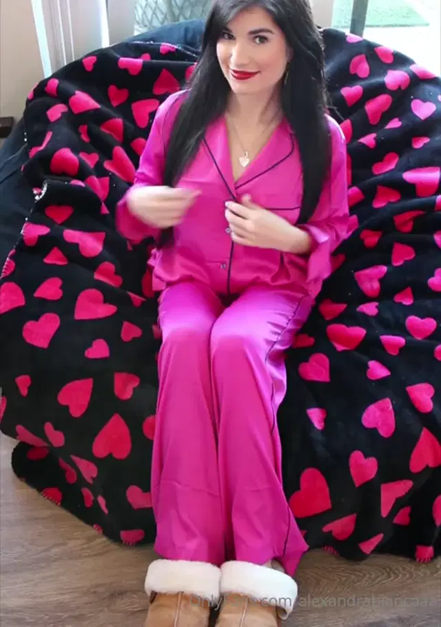 Bianca Alexandra aka alexandrabiancaaa – 02-15-2024 OnlyFans Video – valentine’s day pjs