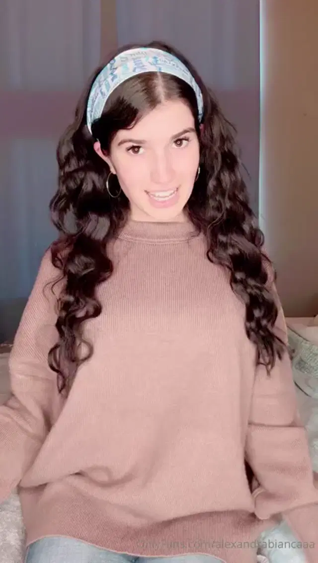 Bianca Alexandra aka alexandrabiancaaa – 01-19-2025 OnlyFans Video – Avoiding the TikTok ban by masturbatingsounds like a great idea! Hope you join me lets