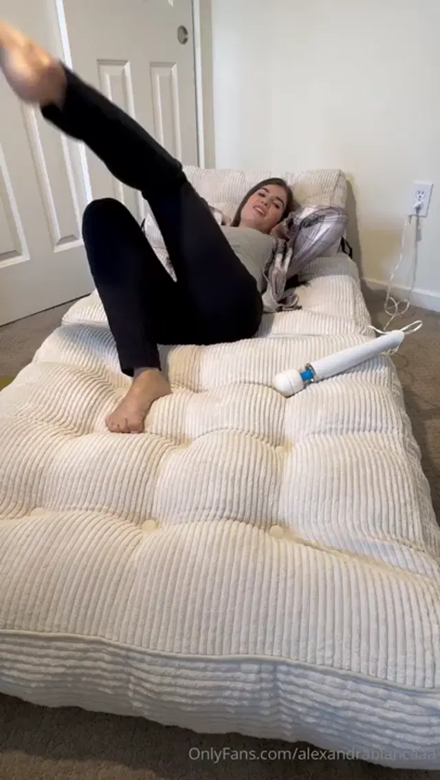 Bianca Alexandra aka alexandrabiancaaa – 09-23-2025 OnlyFans Video – I was just sooo extra horny today I had to cum with you in the new
