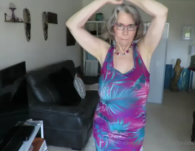 Petra Daniels aka petradaniels – 04-15-2024 OnlyFans Video – non naked dance