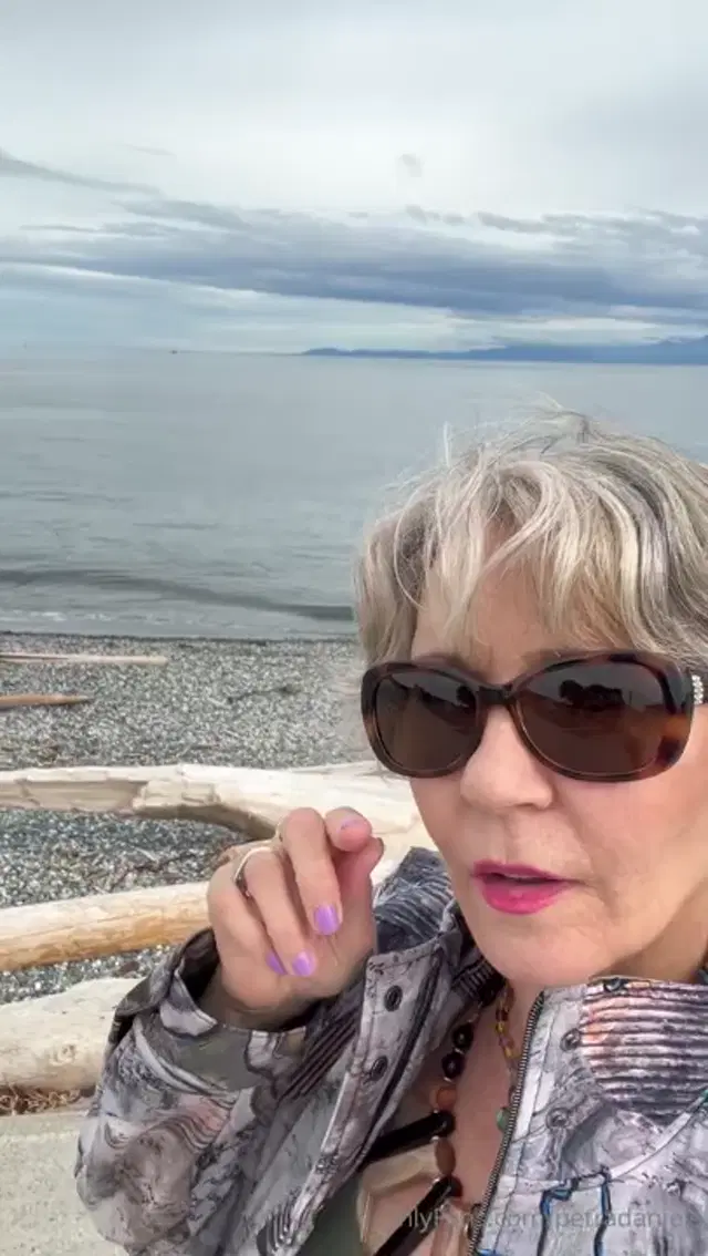 Petra Daniels aka petradaniels – 06-29-2024 OnlyFans Video – today again no sun, its cool alright