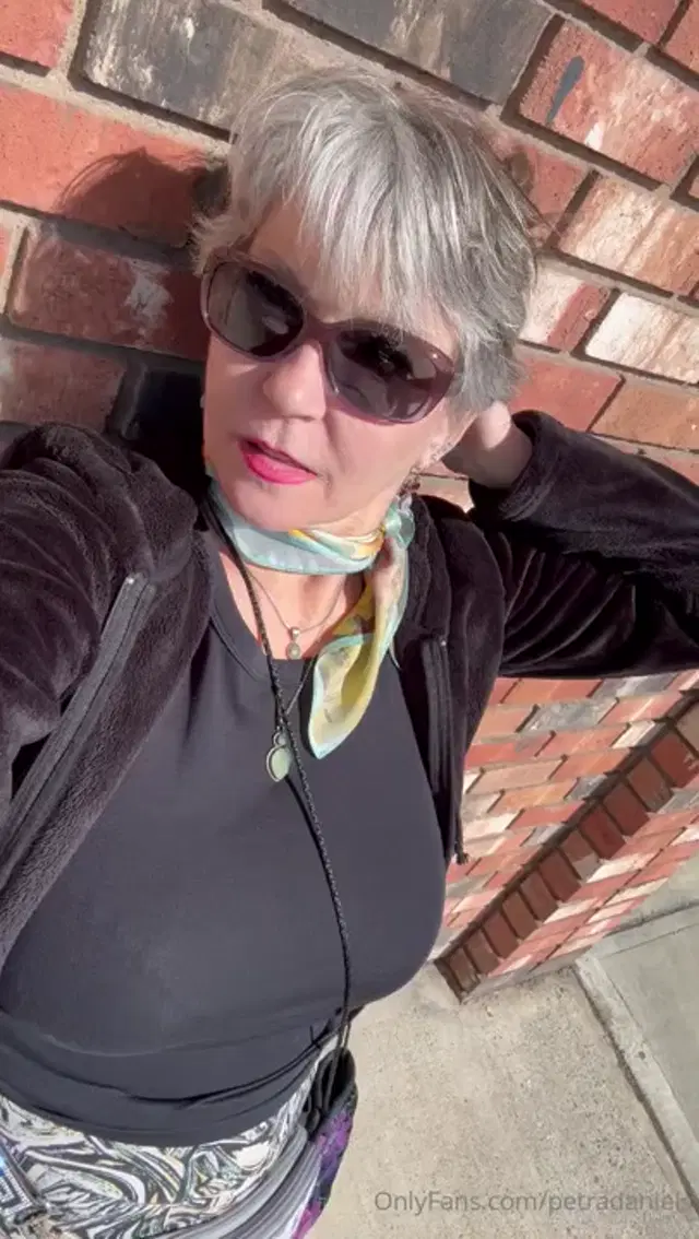 Petra Daniels aka petradaniels – 05-21-2025 OnlyFans Video – Windy