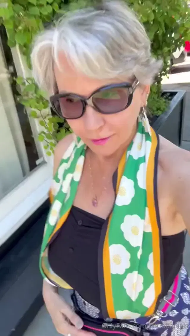 Petra Daniels aka petradaniels – 07-01-2025 OnlyFans Video – with this crazy ass pain i couldnt put on a bra and then i didnt want