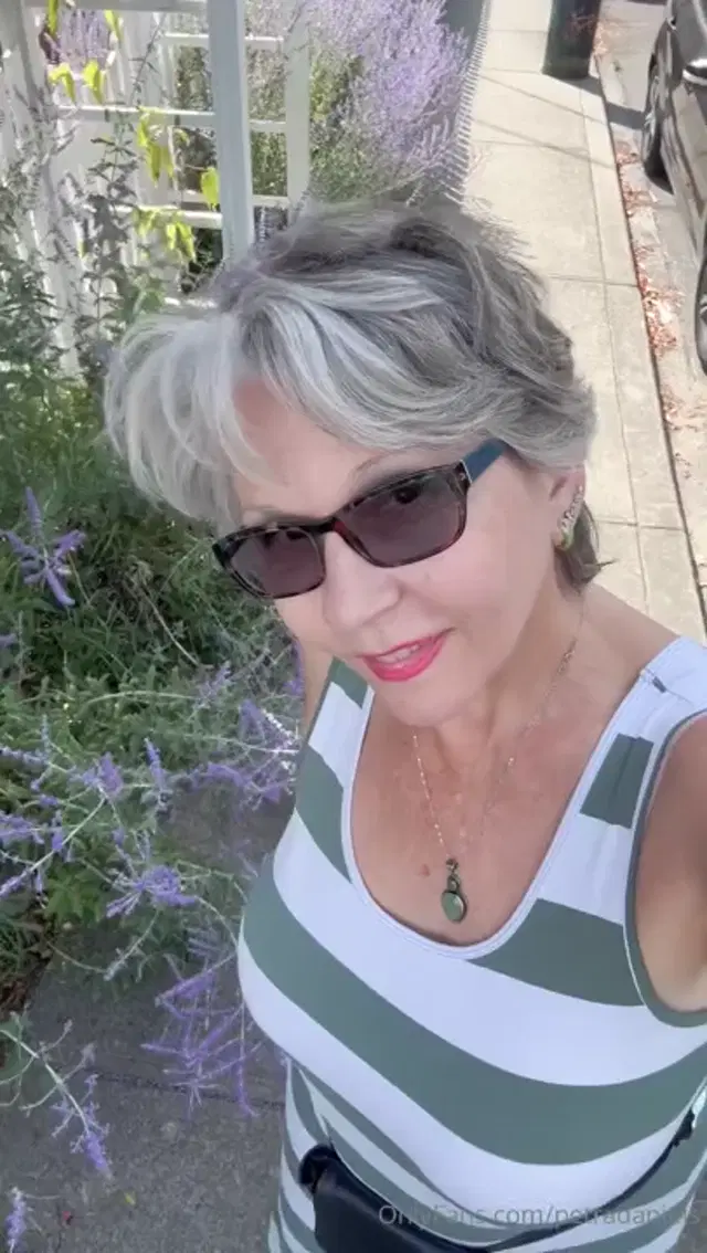 Petra Daniels aka petradaniels – 08-01-2025 OnlyFans Video – lavender for lovers