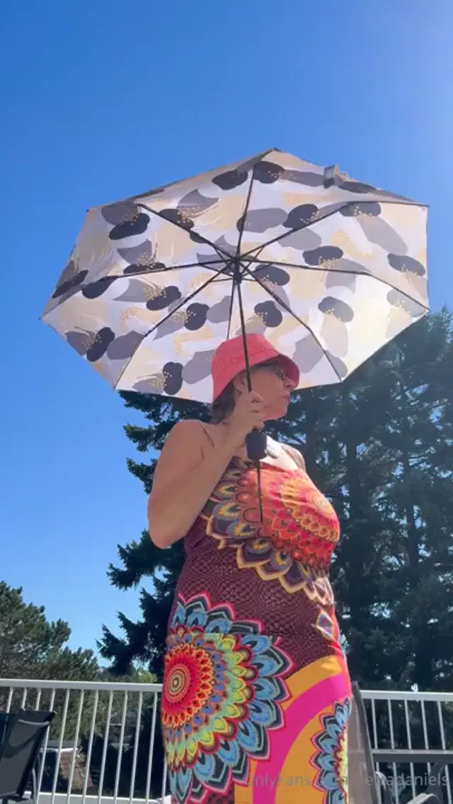 Petra Daniels aka petradaniels – 08-22-2025 OnlyFans Video – if you’ve got tunes on i am dancing to it