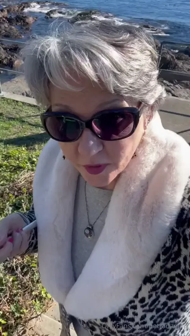 Petra Daniels aka petradaniels – 10-06-2025 OnlyFans Video – that is a tripod in my hand
