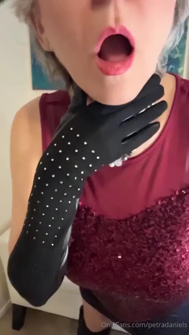Petra Daniels aka petradaniels – 12-06-2024 OnlyFans Video – so i created a vid that will go up on the weekend