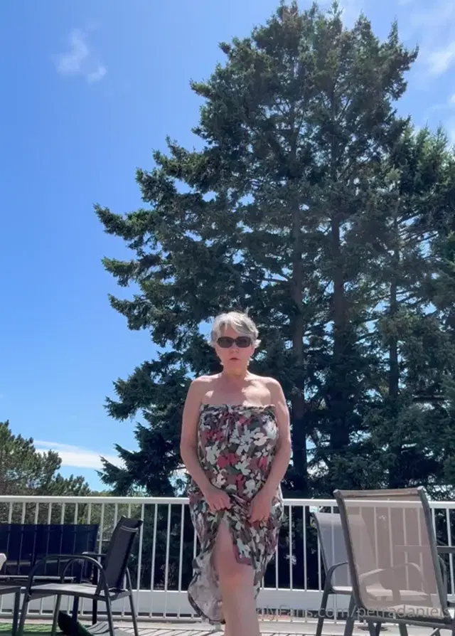 Petra Daniels aka petradaniels – 07-04-2025 OnlyFans Video – when i go to the roof to sun, people could possibly show up so i am