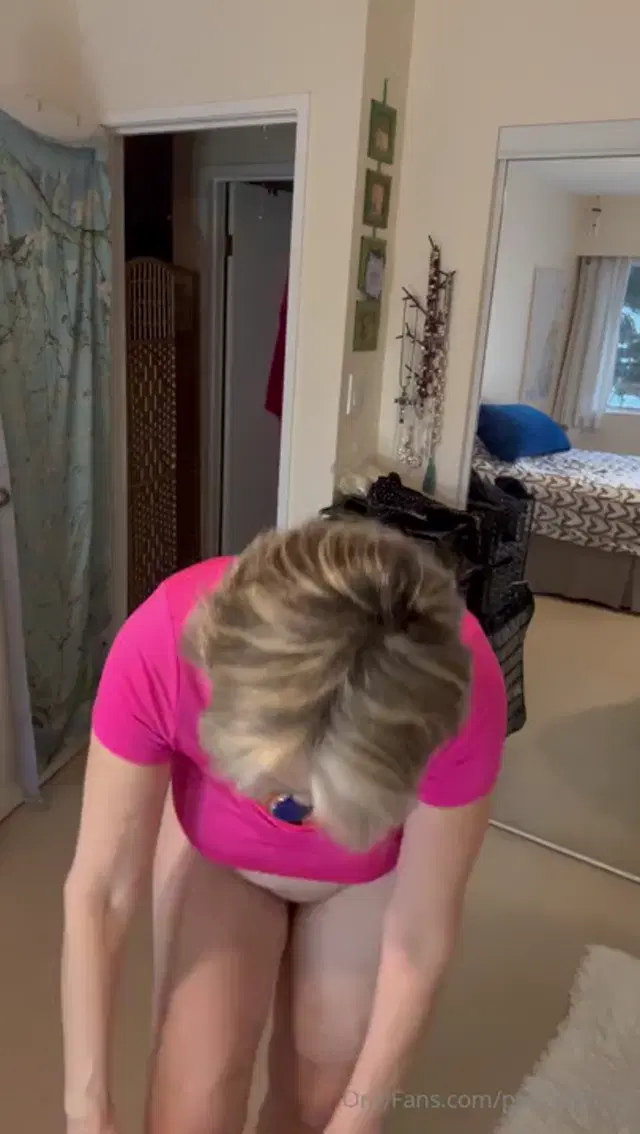 Petra Daniels aka petradaniels – 01-12-2026 OnlyFans Video – messing around in bedroom