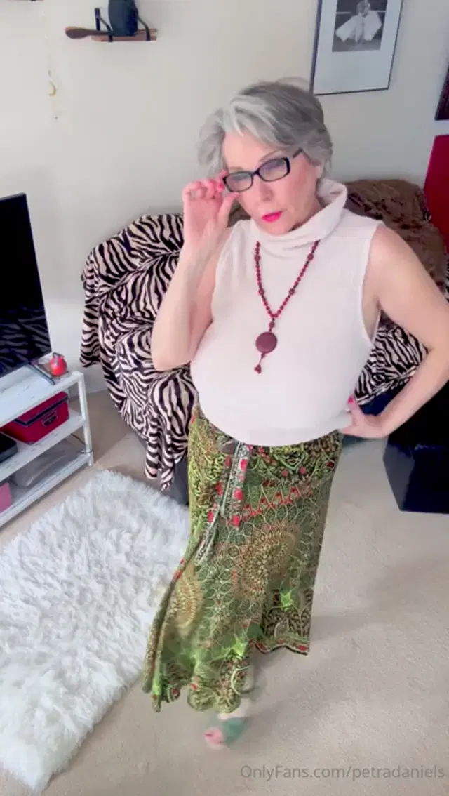Petra Daniels aka petradaniels – 03-28-2026 OnlyFans Video – something to tide you over until next week