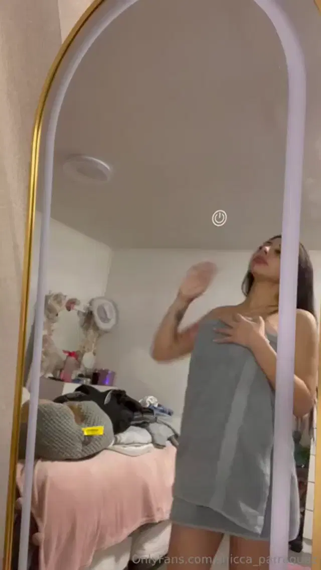 Shicca_parraguez aka shicca_parraguez – 09-12-2025 OnlyFans Video – Sal recin de la ducha