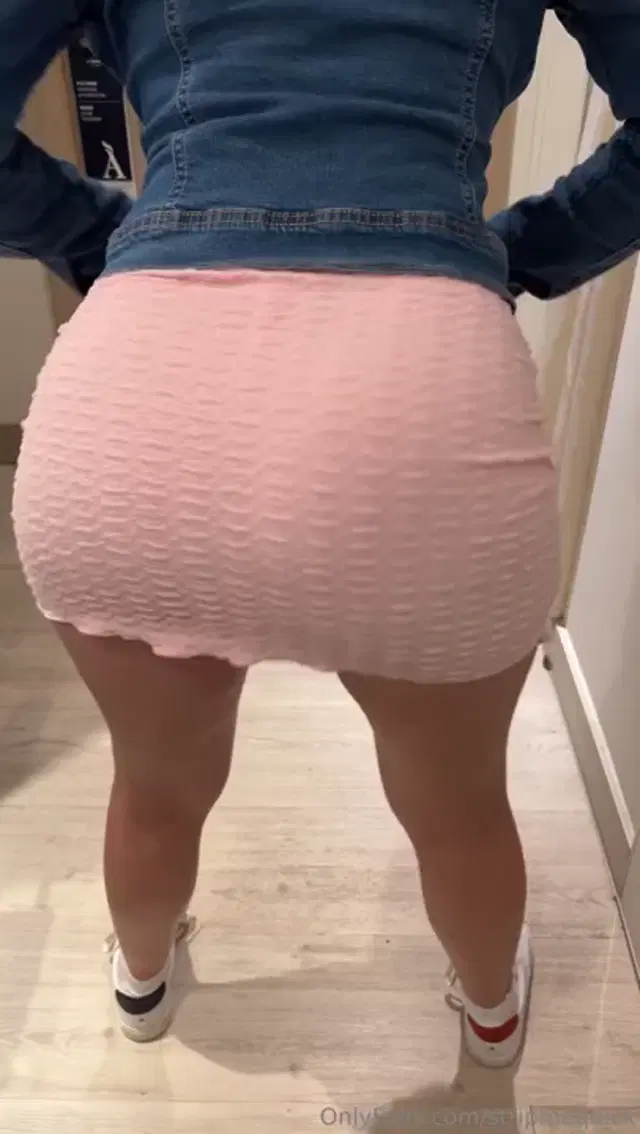 Amorina Wilde aka stripmequick – 10-07-2024 OnlyFans Video – Enjoy this naughty upskirt and bum wobble!! Would you fuck itxx