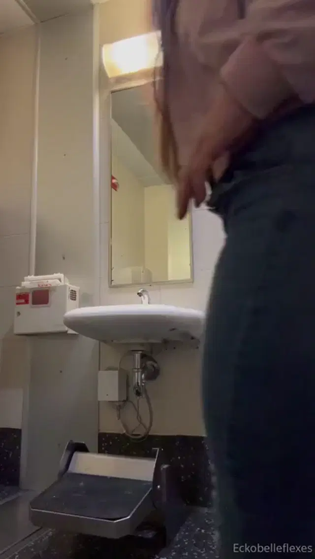 Eckobelle aka eckobelleflexes – 10-08-2025 OnlyFans Video – Happy humpday