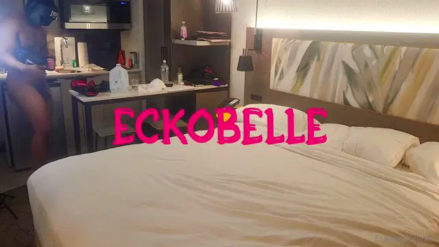 Eckobelle aka eckobelleflexes – 10-30-2025 OnlyFans Video – Eckobelle shows Hoodman who is boss while punching him into submission where he moans in pain