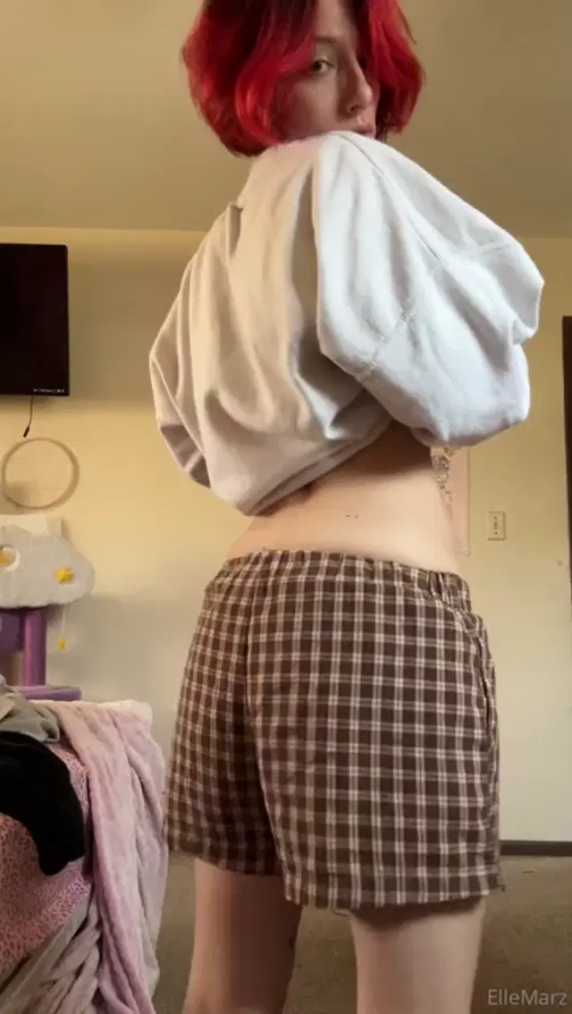 Elle Marz aka ellemarz – 03-08-2024 OnlyFans Video – Would you clean me up My fingers are messy too