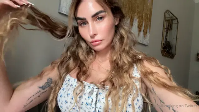 Kerri King aka realkerriking – 09-25-2025 OnlyFans Video – Short dress in motion Send me 100
