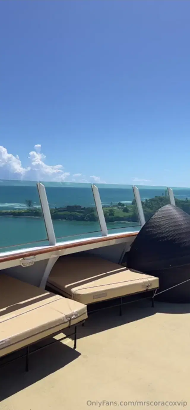 Mrs. Cora Cox VIP aka mrscoracoxvip – 04-30-2025 OnlyFans Video – A little Chatty Chat I made for you while on the boat