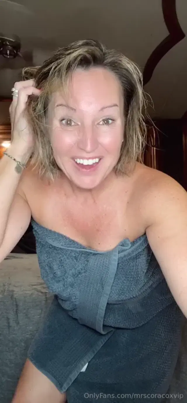 Mrs. Cora Cox VIP aka mrscoracoxvip – 05-11-2025 OnlyFans Video – Mothers Day Chatty Chat, music festival, maiden voyage, weekend recap, orgy Saturday night, new
