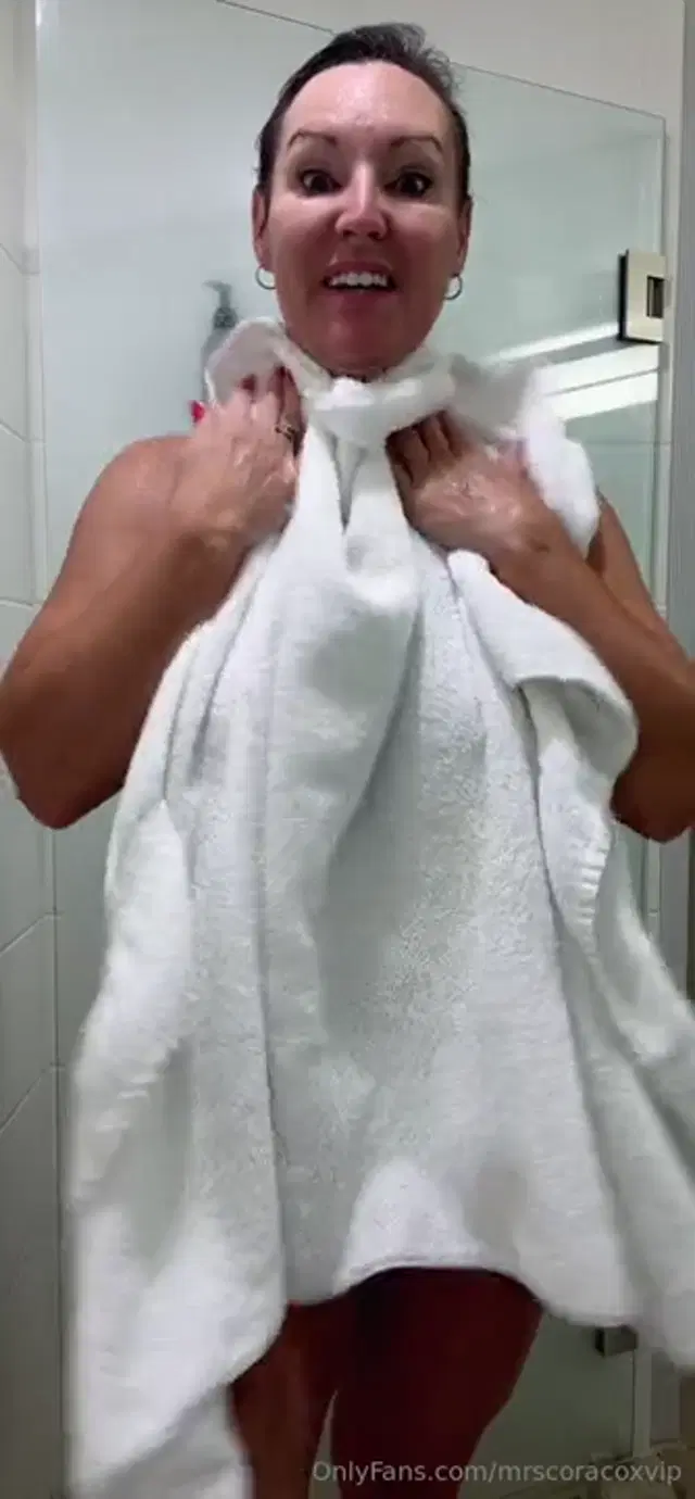 Mrs. Cora Cox VIP aka mrscoracoxvip – 05-21-2025 OnlyFans Video – A little shower chat from this morning! Hope you are having a great day sweetie!