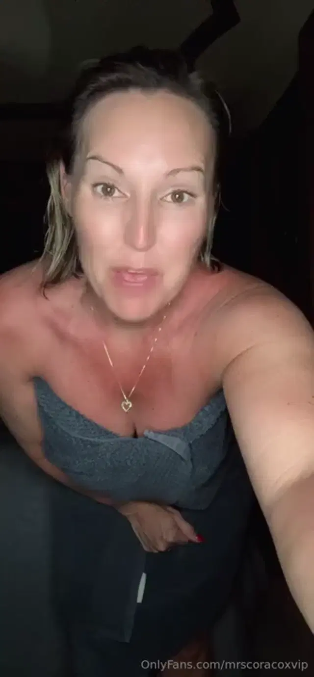 Mrs. Cora Cox VIP aka mrscoracoxvip – 07-28-2025 OnlyFans Video – Happy Sunday Chatty Chat, boating, naked pool party, tan lines and cock collection!