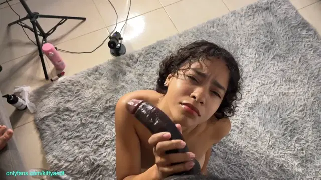Kittyand aka kittyandf – 08-21-2025 OnlyFans Video – I love rub that huge cock over my face