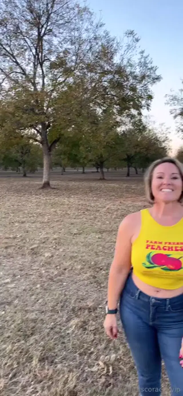 Mrs. Cora Cox VIP aka mrscoracoxvip – 11-19-2025 OnlyFans Video – Tuesday evening Chatty Chat, made it to Georgia, pecan orchard and tatas for your Tuesday!