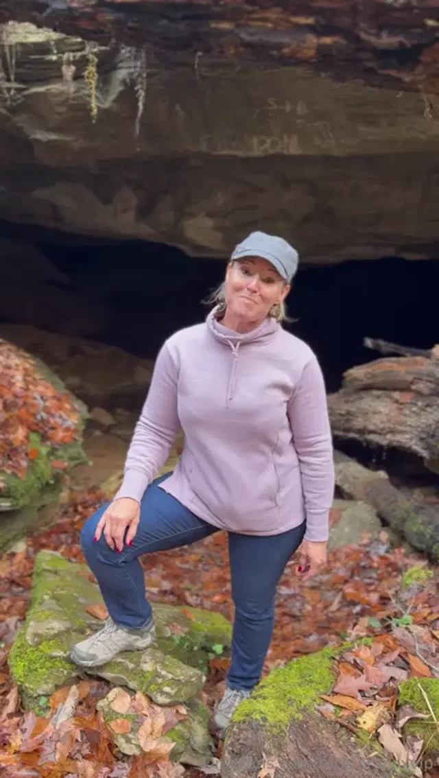 Mrs. Cora Cox VIP aka mrscoracoxvip – 11-25-2025 OnlyFans Video – Chatty Chat from the trail, a fun hike today exploring trails and caves, enjoying some