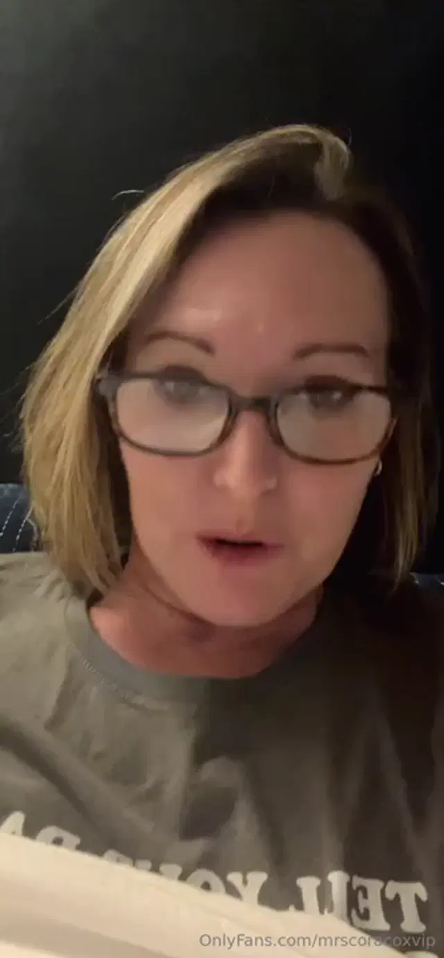 Mrs. Cora Cox VIP aka mrscoracoxvip – 06-08-2025 OnlyFans Video – Saturday night Chatty Chat