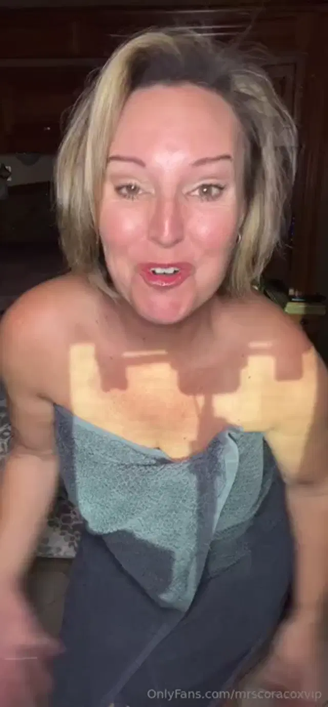 Mrs. Cora Cox VIP aka mrscoracoxvip – 01-23-2026 OnlyFans Video – FriYAY Chatty Chat, took the day off and got some tan lines, winter weather advisory