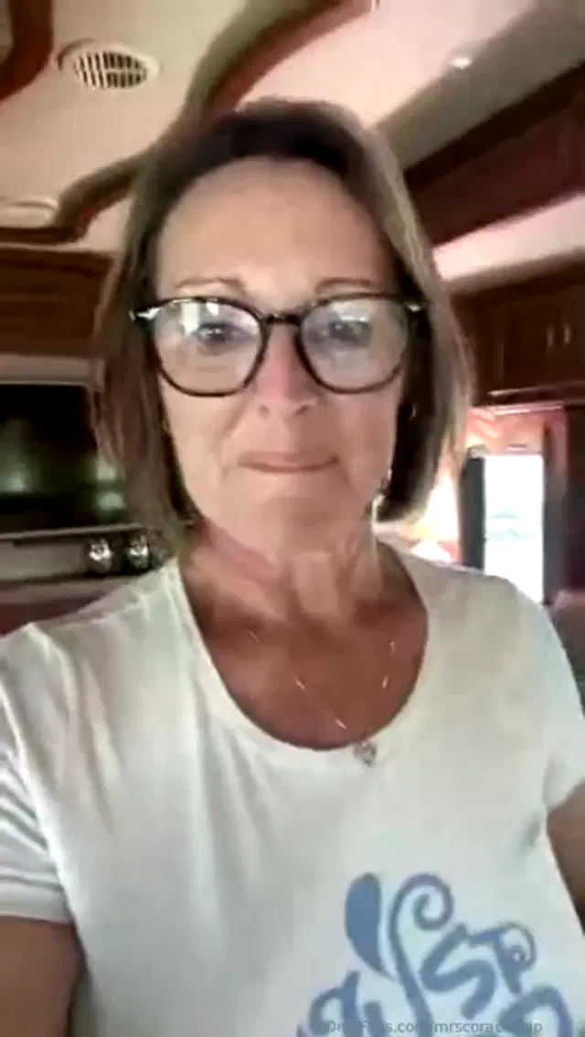 Mrs. Cora Cox VIP aka mrscoracoxvip – 04-01-2026 OnlyFans Video – Stream started at 04012026 0716 pm