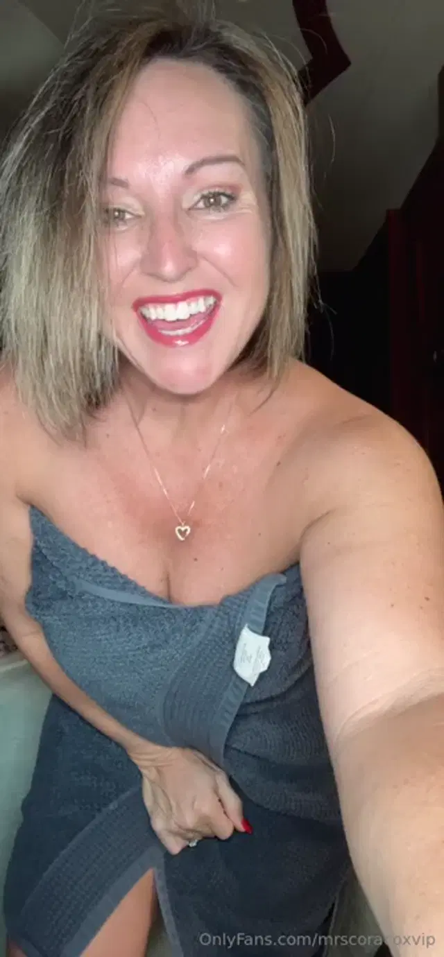 Mrs. Cora Cox VIP aka mrscoracoxvip – 09-19-2025 OnlyFans Video – Friday night Chatty Chat, I resigned from my teaching position, so a lot of new
