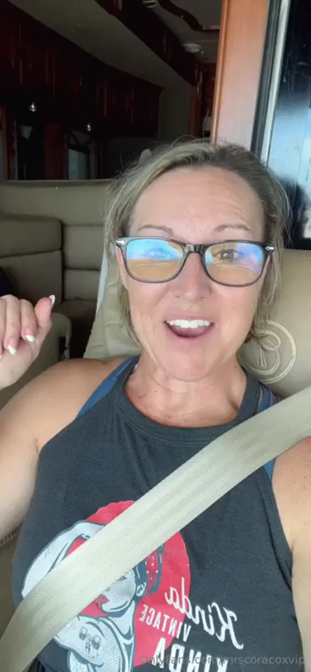 Mrs. Cora Cox VIP aka mrscoracoxvip – 10-24-2025 OnlyFans Video – FriYAY Chatty Chat, After a fun week in Key West we are headed north, check out