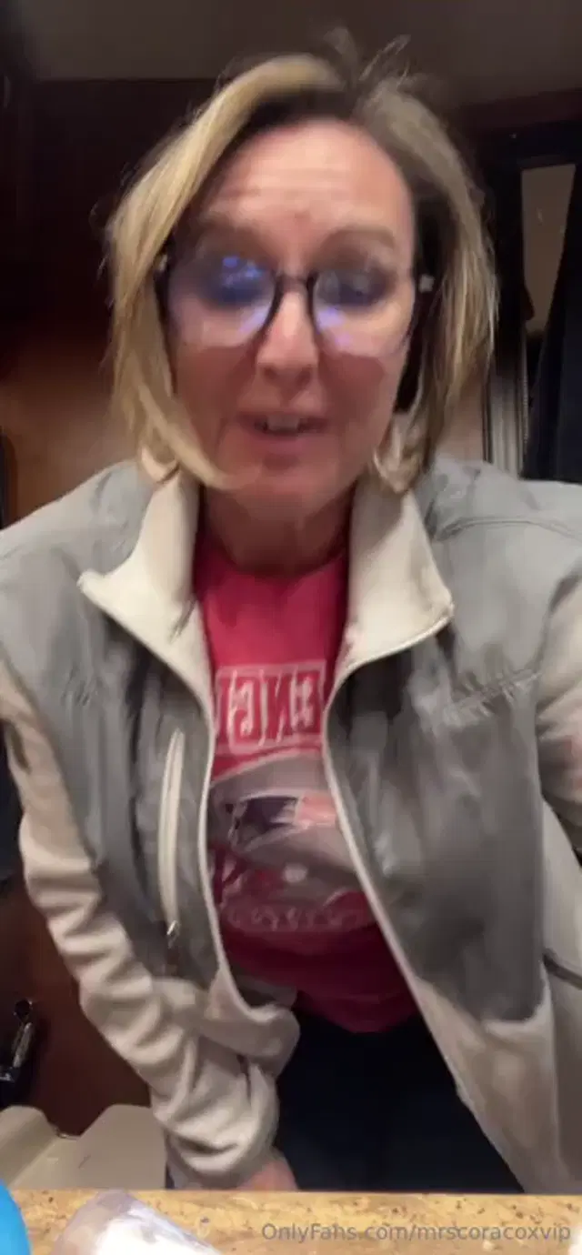 Mrs. Cora Cox VIP aka mrscoracoxvip – 11-24-2025 OnlyFans Video – Sunday night Chatty Chat, mom bra, BengalsPatriots football game, fun seeing a new stadium, Baker