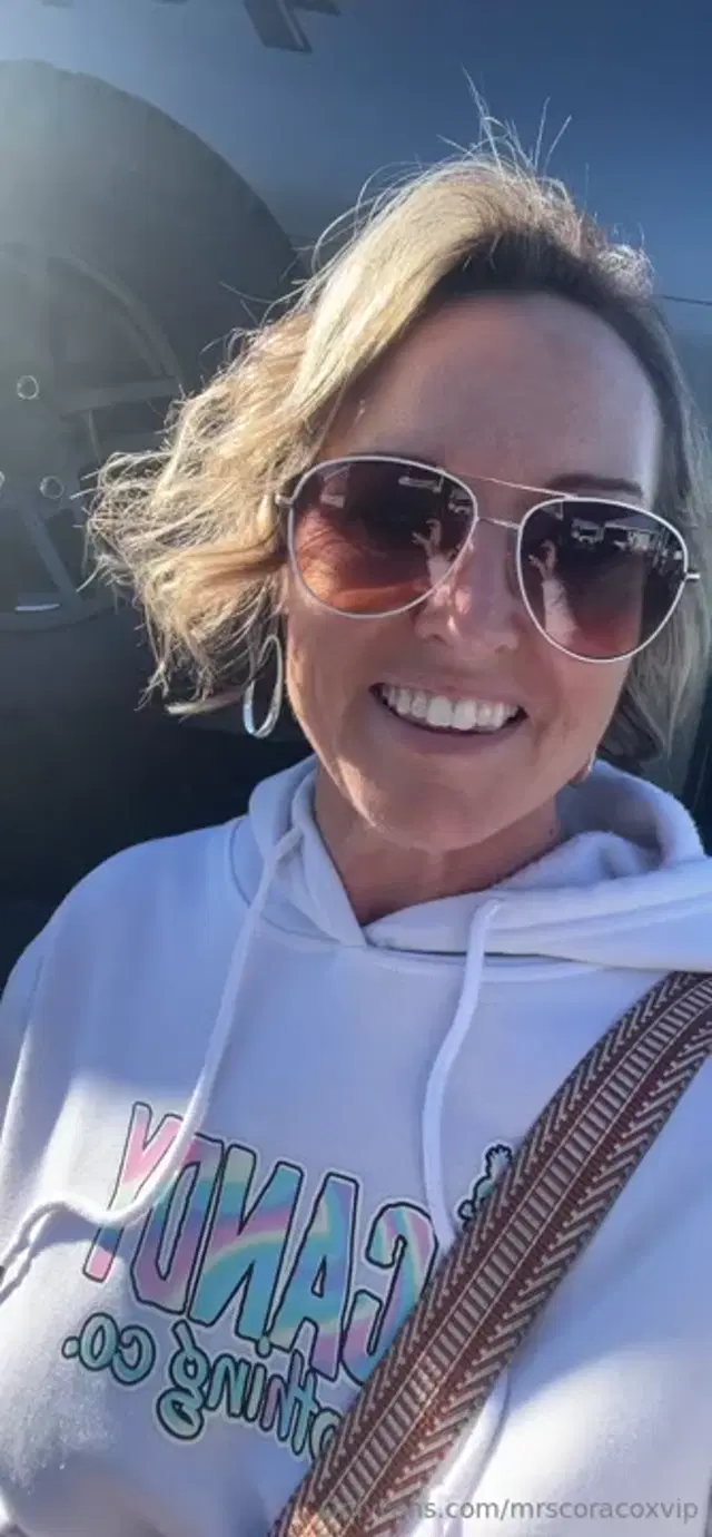 Mrs. Cora Cox VIP aka mrscoracoxvip – 01-16-2026 OnlyFans Video – Tampa RV SuperShow Chatty Chat, check out this rugged set up!