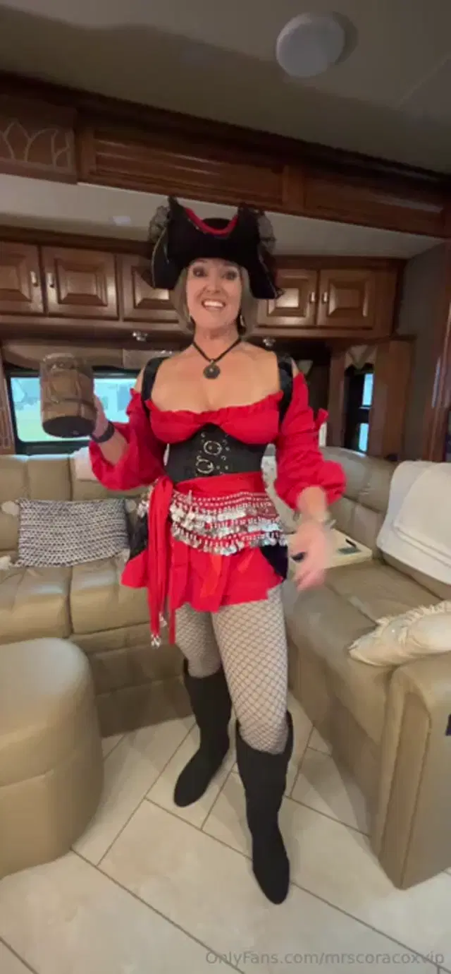 Mrs. Cora Cox VIP aka mrscoracoxvip – 01-31-2026 OnlyFans Video – Gasparilla Saturday! I love playing pirate! I should do a sexy movie in this attire!