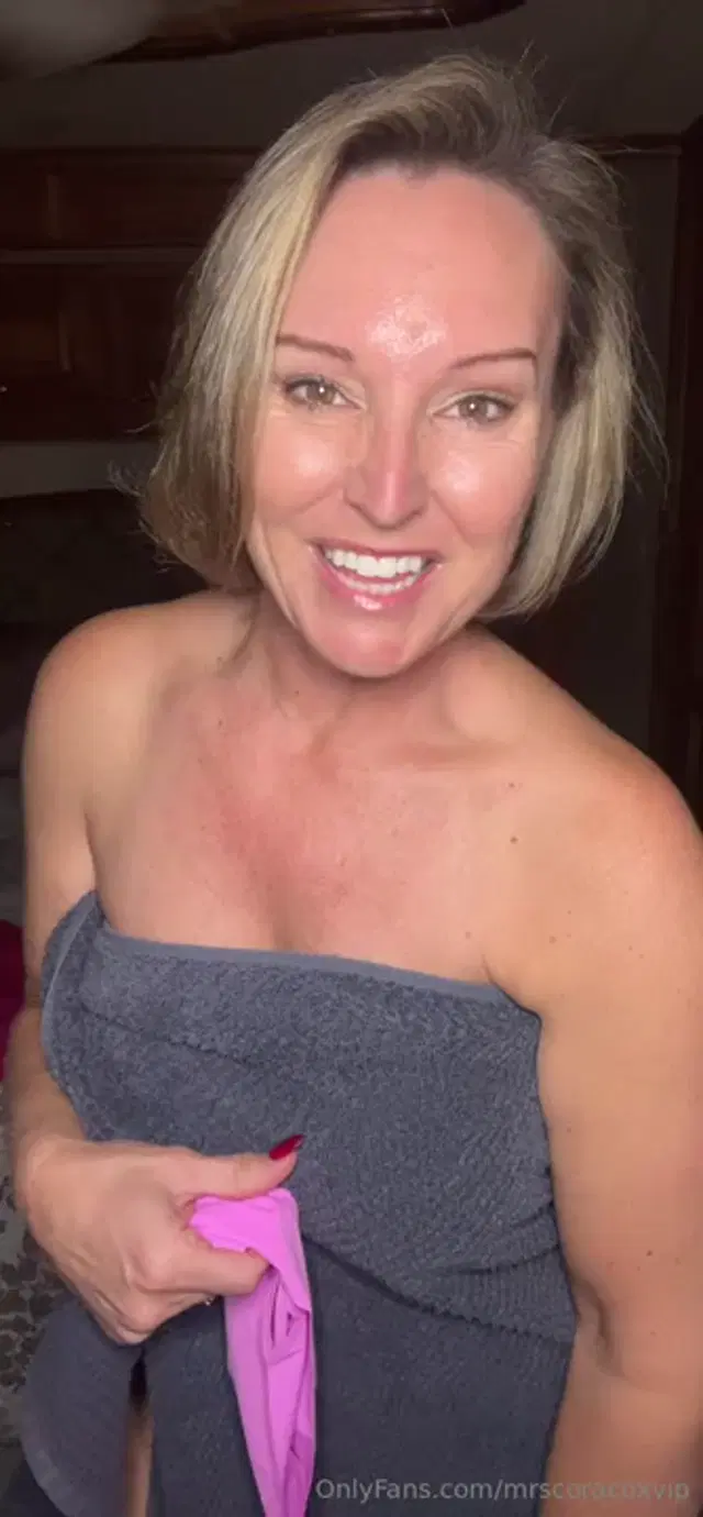 Mrs. Cora Cox VIP aka mrscoracoxvip – 02-13-2026 OnlyFans Video – Happy FriYAY Chatty Chat, boating today, it was so foggy, but I did get some