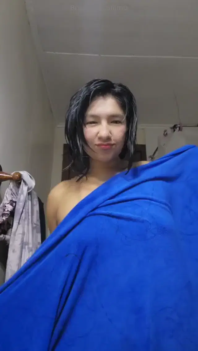Brisvaniacallimu aka brisvaniacallimu – 02-14-2025 OnlyFans Video – Son chiquitas pero se hacen desear
