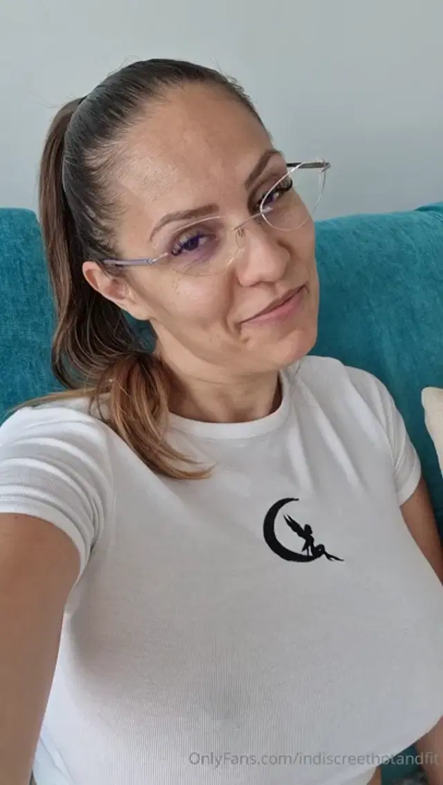 IndiscreetHotAndFit aka indiscreethotandfit – 08-09-2024 OnlyFans Video – Happy Friday!