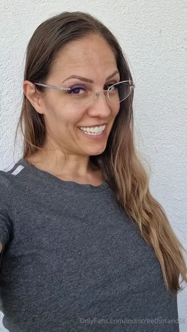 IndiscreetHotAndFit aka indiscreethotandfit – 08-12-2024 OnlyFans Video – Have a great week!_2m7i