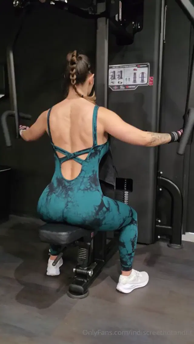 IndiscreetHotAndFit aka indiscreethotandfit – 05-12-2025 OnlyFans Video – Imagine my back glistening with sweat while you’re pounding me from behind