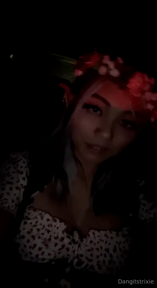 Trixie Dang aka dangitstrixie – 10-13-2025 OnlyFans Video – Just a naughty elf ending her day naughty after the renaissance fest