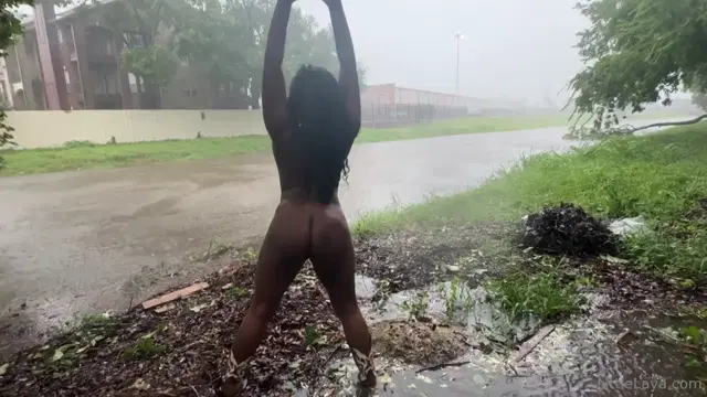 Little Laya aka dalaiyaaa – 07-09-2024 OnlyFans Video – Hurricane Sex Just made it through the Hurricane and here are some fun vids from the_3wlf