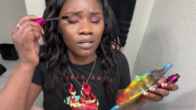 Little Laya aka dalaiyaaa – 06-18-2024 OnlyFans Video – Lipstick amp Dick 844 Daddy plays with my nipples, makes me wet then slips his