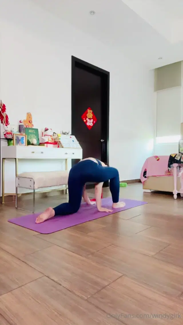 WindyGirk aka windygirk – 11-16-2024 OnlyFans Video – Aqu est el vdeo completo Si eres vip mira tu DM Te mand esta pose