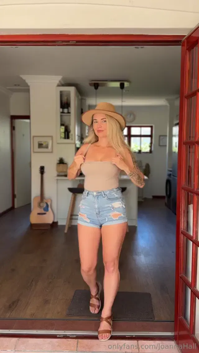 Joanna Hall aka joannahall – 12-04-2025 OnlyFans Video – The naughty bits that Instagram doesnt let me post