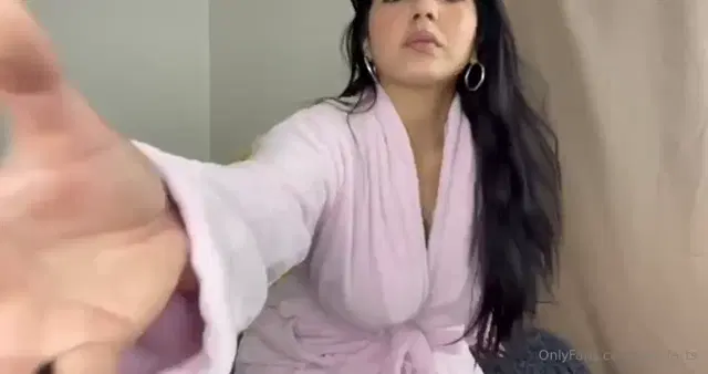Lola Farts aka lola_farts – 08-15-2024 OnlyFans Video – do I take off my robe