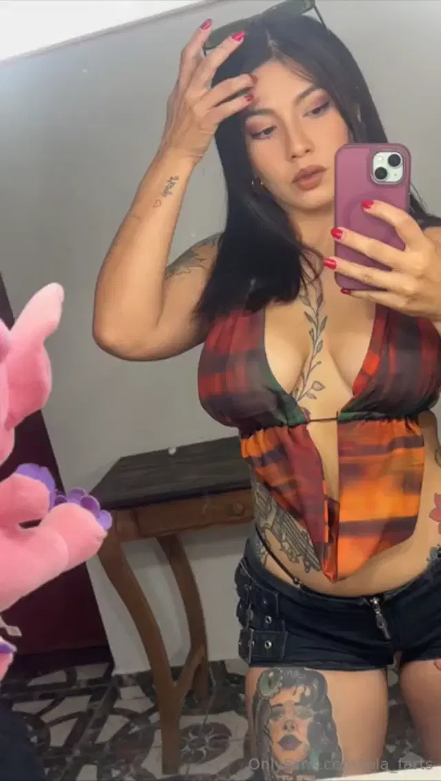 Lola Farts aka lola_farts – 12-08-2025 OnlyFans Video – it’s a SEXY DAY LIKE YOU