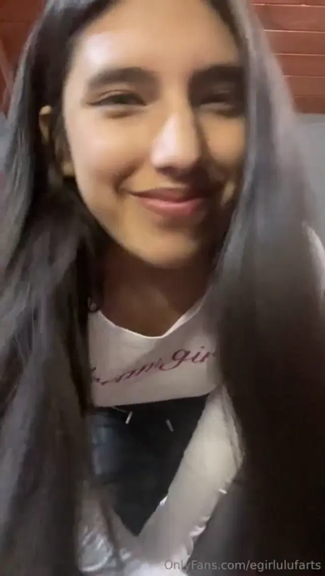 Lulu Farts aka lulufarts – 06-01-2024 OnlyFans Video – How do I look in these pants