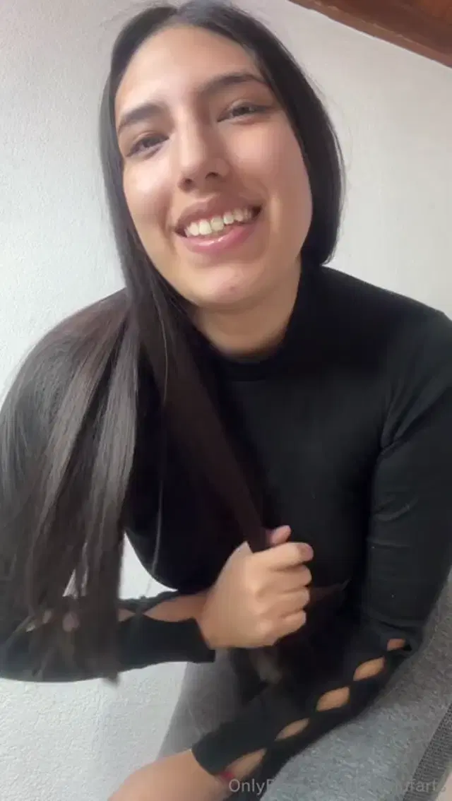 Lulu Farts aka lulufarts – 08-14-2024 OnlyFans Video – How do these farts sound in my ripped leggings, do you like them Send me