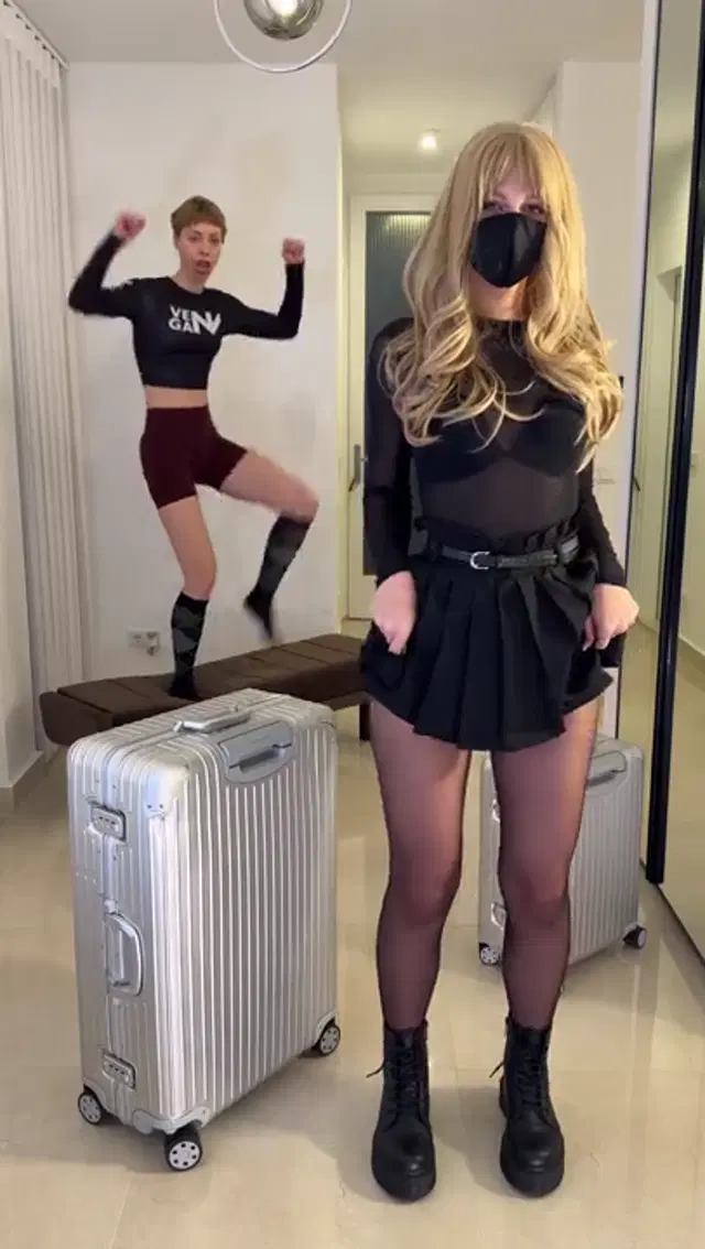 Raffaela Raab aka diewildeveganerin – 11-20-2025 OnlyFans Video – Die teuren Koffer wurden etwas in Mitleidenschaft gezogen